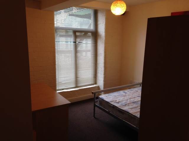 Property photo 3 of 7 Bedroom 1