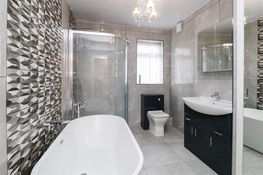 Additional image 10 of 7 bed detached house for saleSalisbury Road, Farnborough GU14