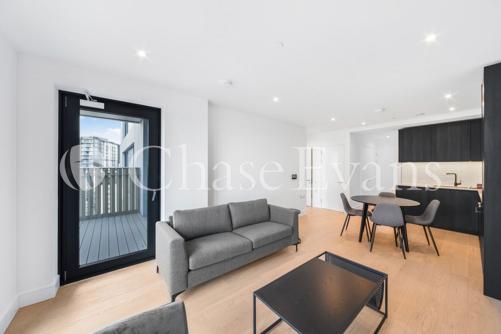 Property photo 3 of 13 Living