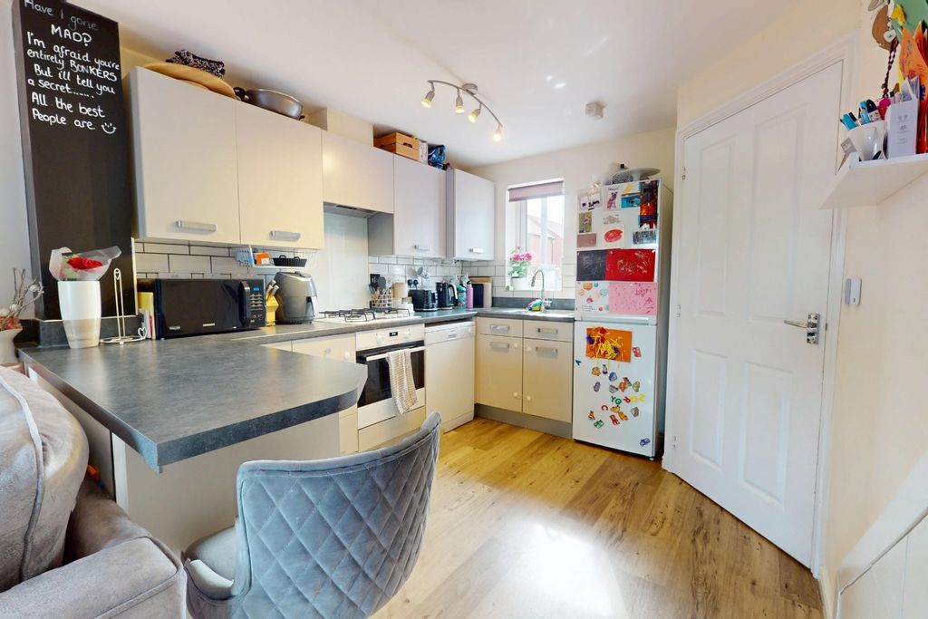 Property photo 2 of 19 4851464