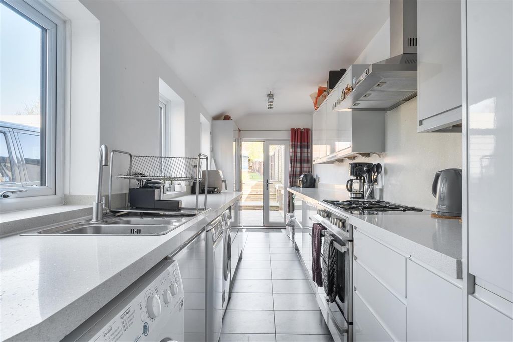 Property photo 3 of 21 Kitchen