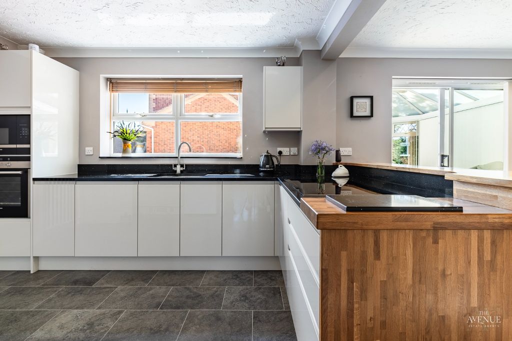 Property photo 2 of 37 5424123