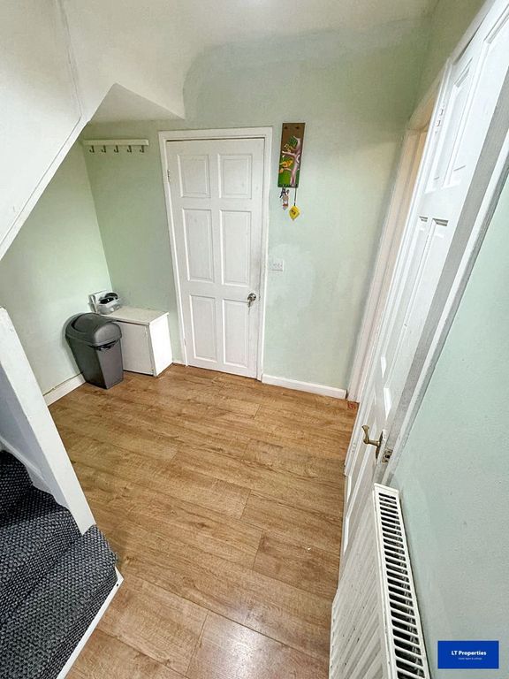 Property photo 2 of 25