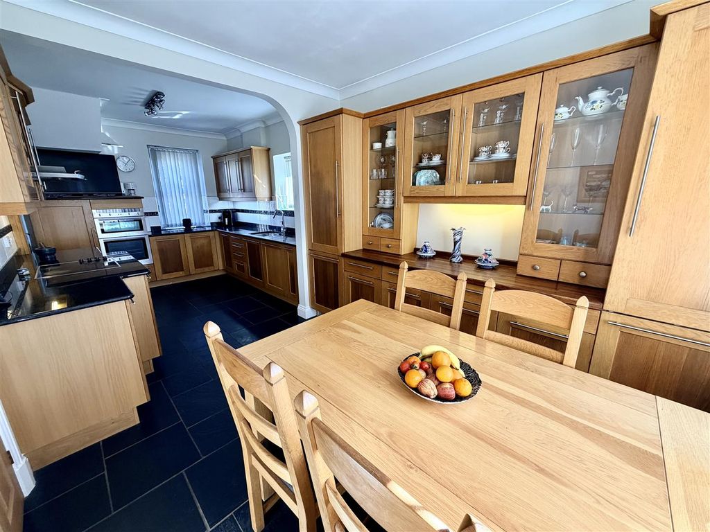 Property photo 3 of 20 Kitchen/Diner