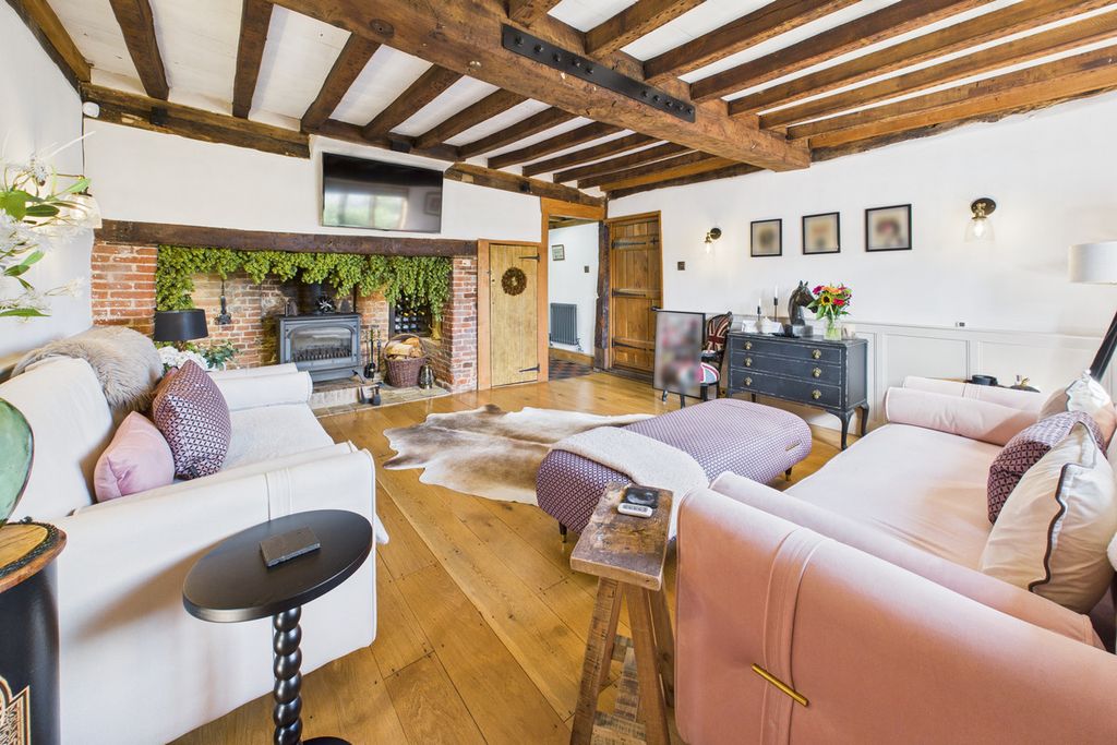 Property photo 2 of 32