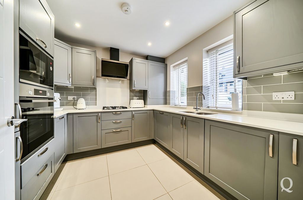 Property photo 3 of 31 A5d35226-8349-4F2...