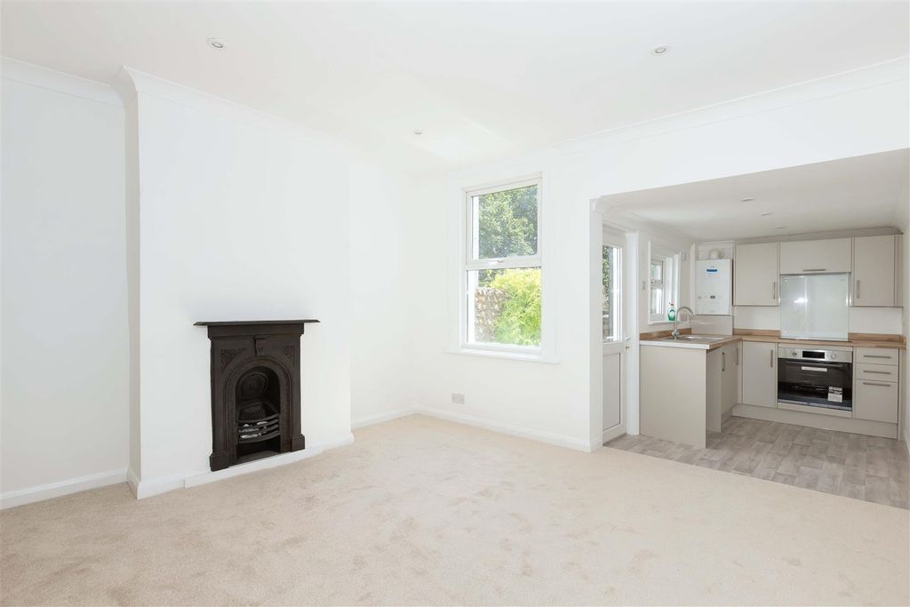 Property photo 2 of 9 Newland Rd_8.Jpg