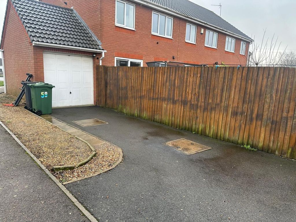 Property photo 2 of 3 Driveway