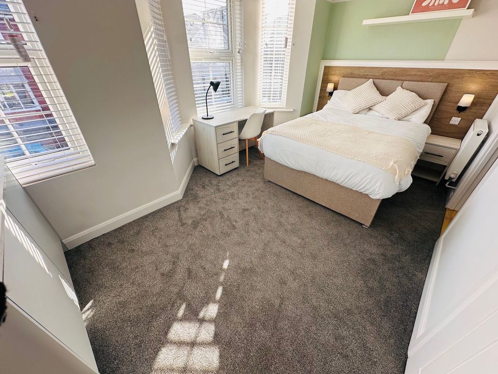 Property photo 2 of 18 Image