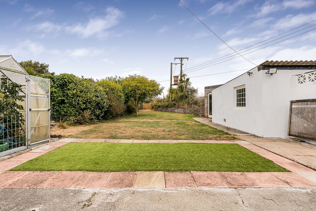 Property photo 2 of 27