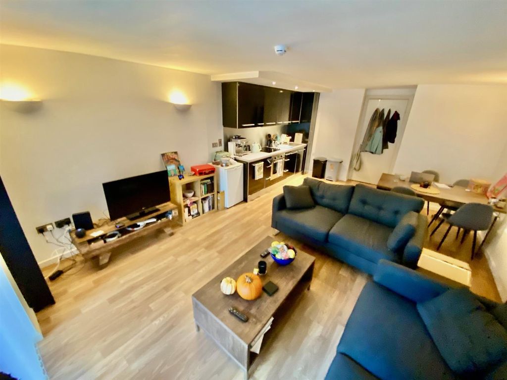 Property photo 2 of 27