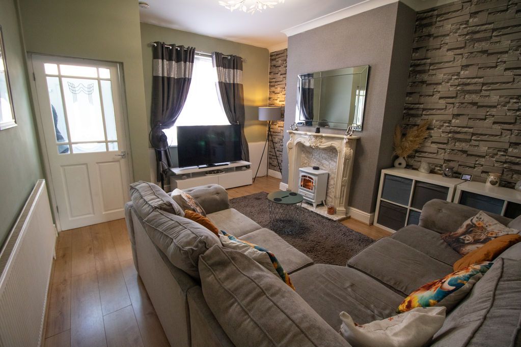 Property photo 3 of 12 Lounge