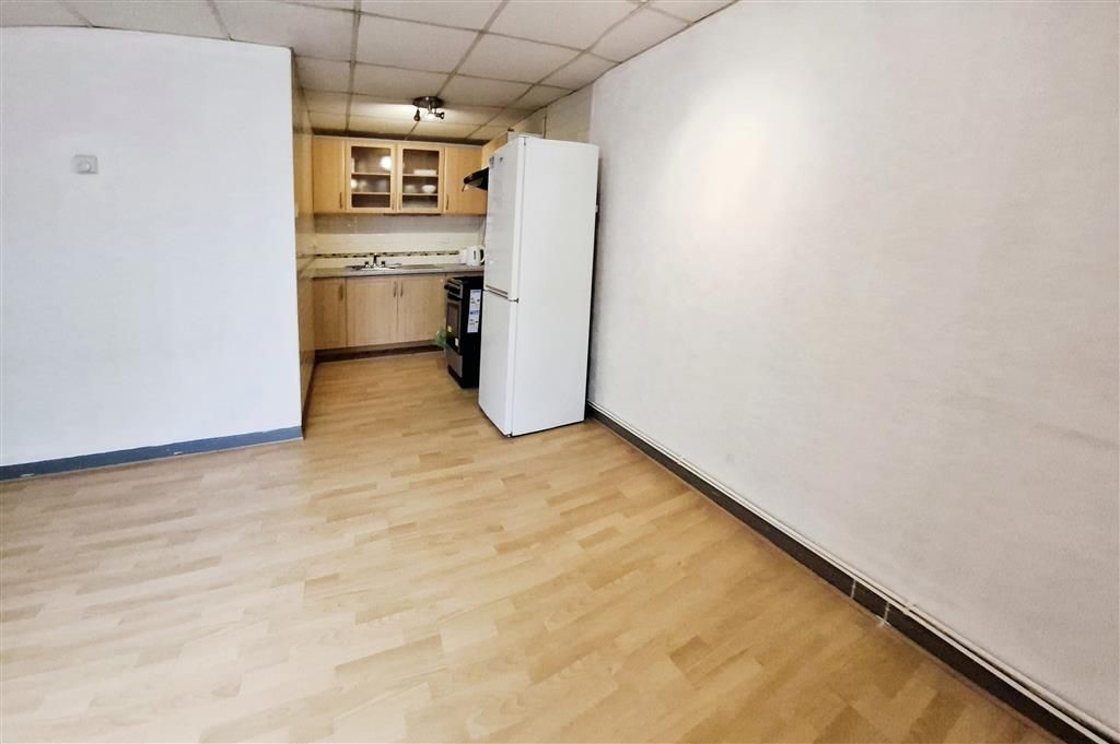 Property photo 3 of 8 Terrace