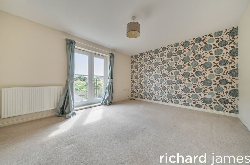 Property photo 2 of 13 02F580dc5ce04F7Aa967045B91d527d6