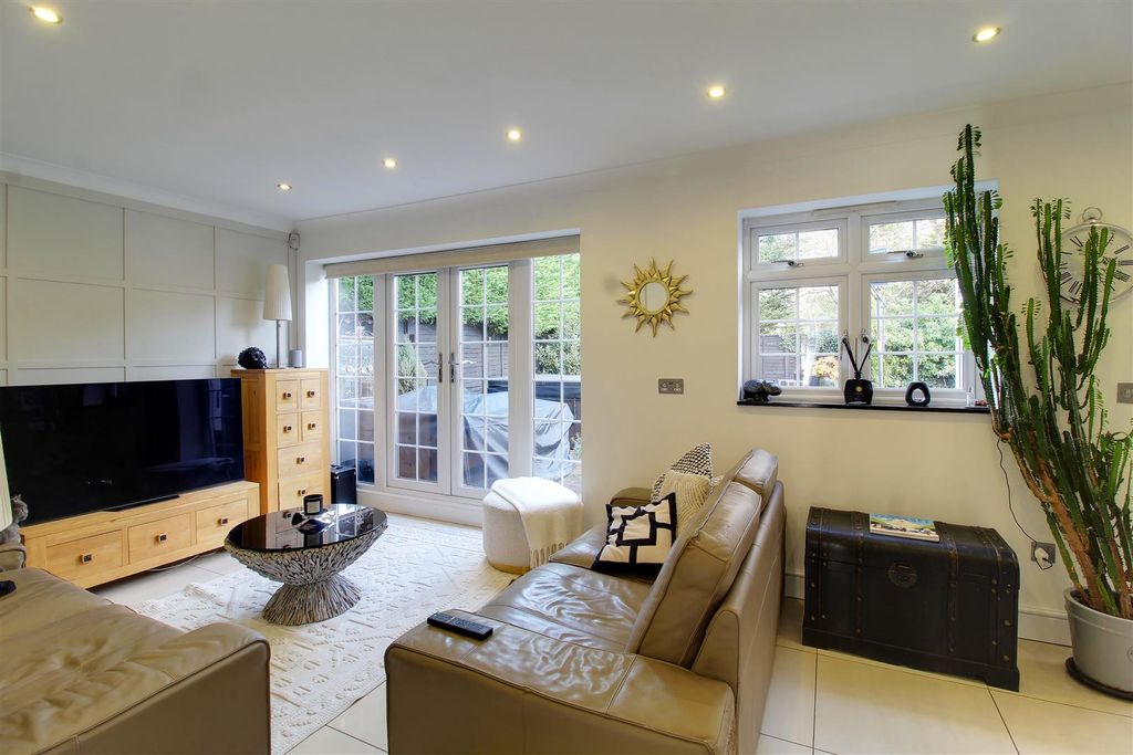 Property photo 2 of 33 Img_1126-Img_1128.Jpg