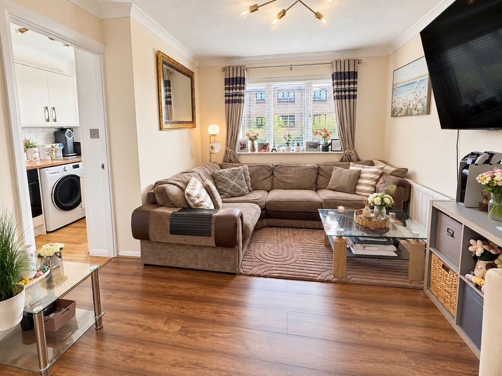 Property photo 2 of 5 Living Room