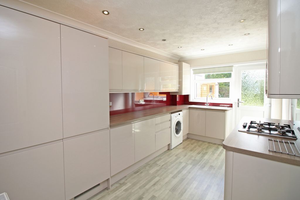 Property photo 2 of 23