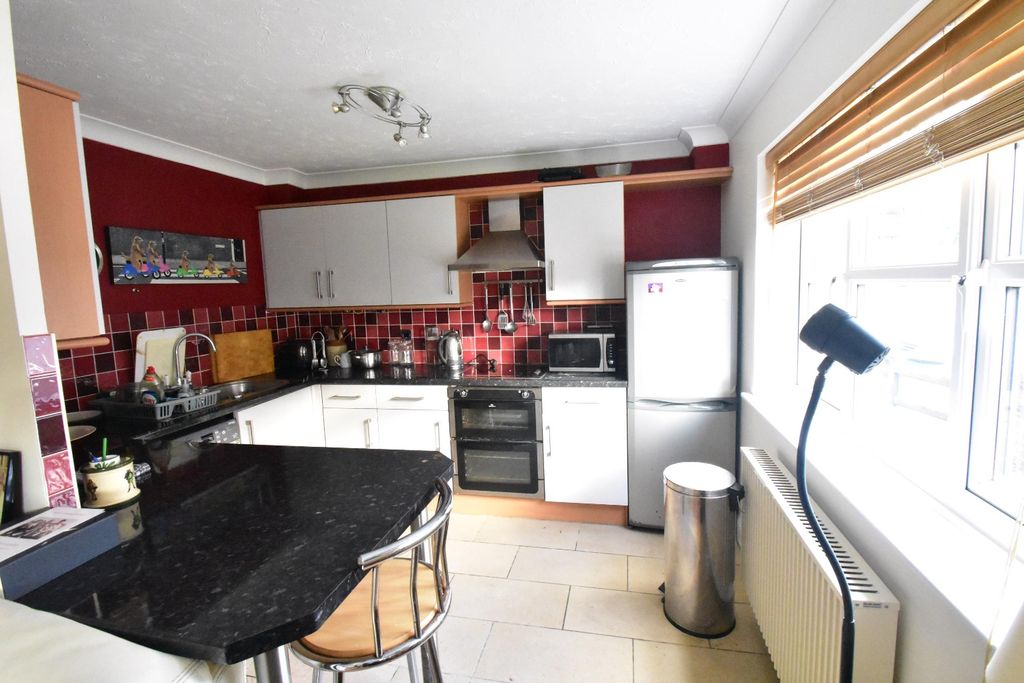 Property photo 3 of 12 3776433