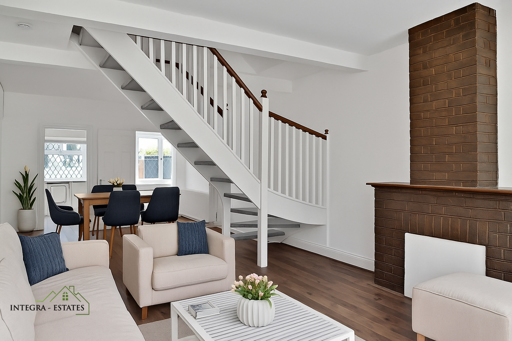 Property photo 2 of 23 Staged Lining Room