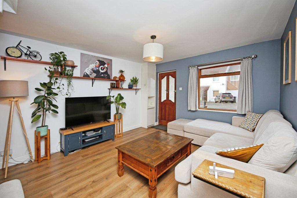 Property photo 2 of 16 Living Room