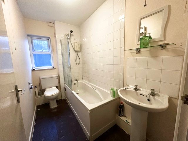 Additional image 4 of 1 bed flat to rentCharles Street, Milford Haven SA73
