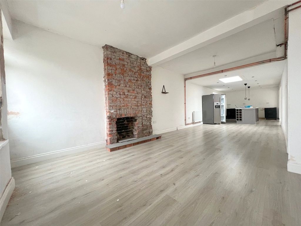 Property photo 2 of 19 Picture No. 06