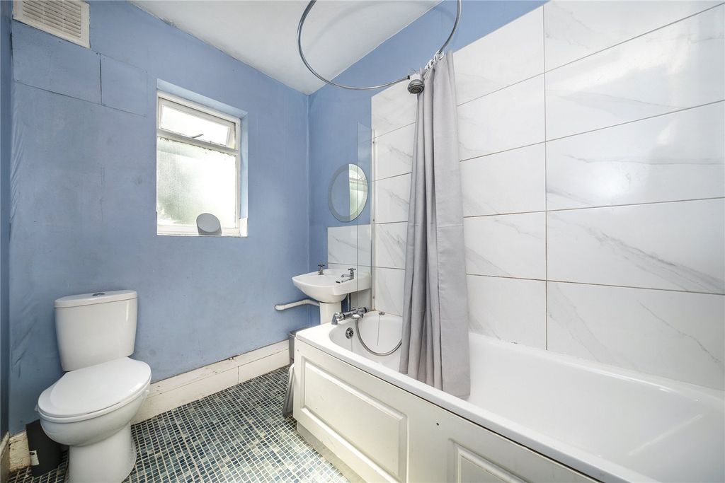 Property photo 3 of 12 Bathroom