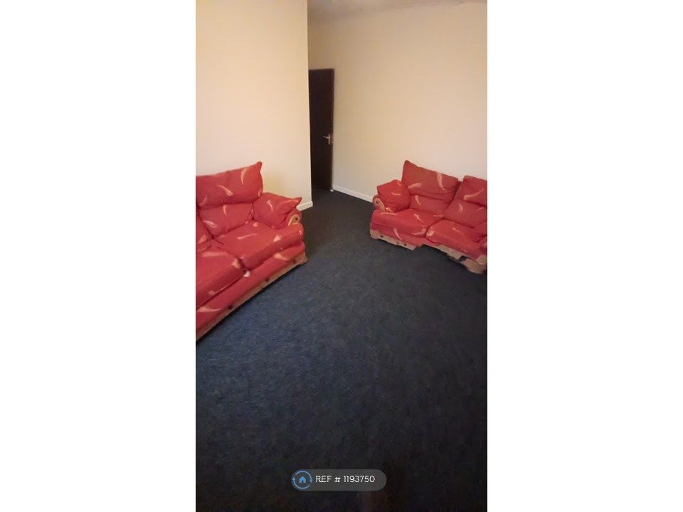 Property photo 3 of 10 Lounge