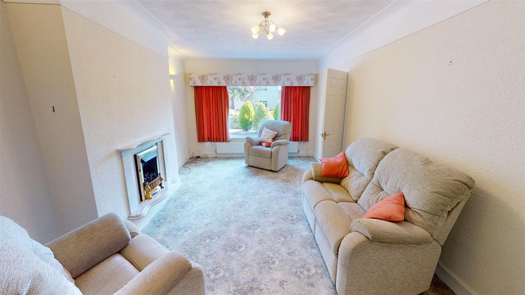 Property photo 2 of 31 Villiers Crescent Living Room