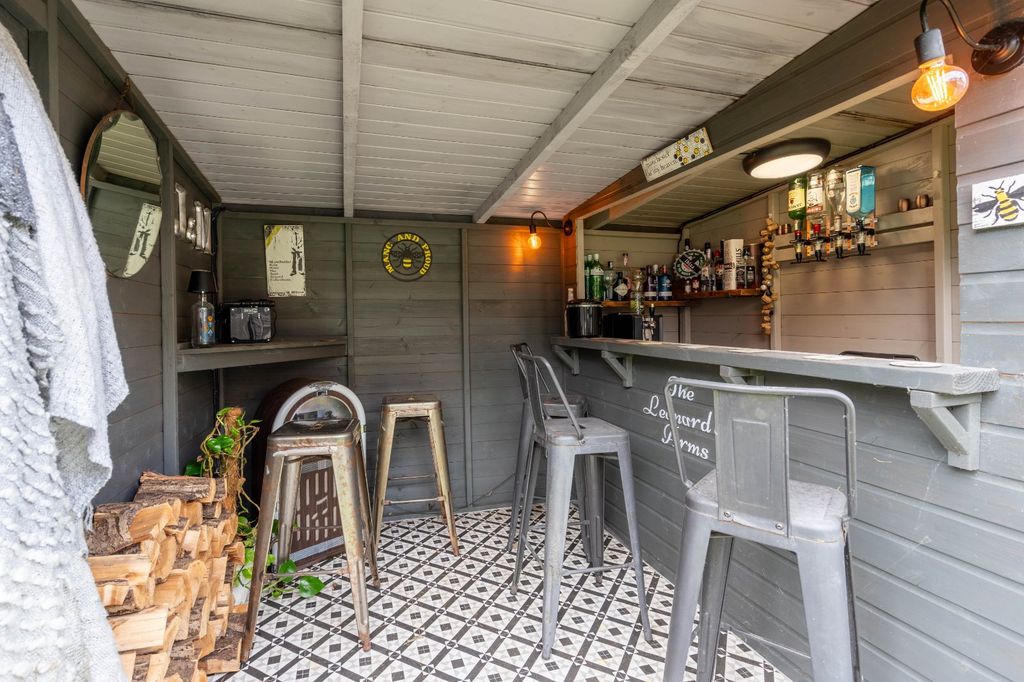 Property photo 3 of 32 Picture No. 25