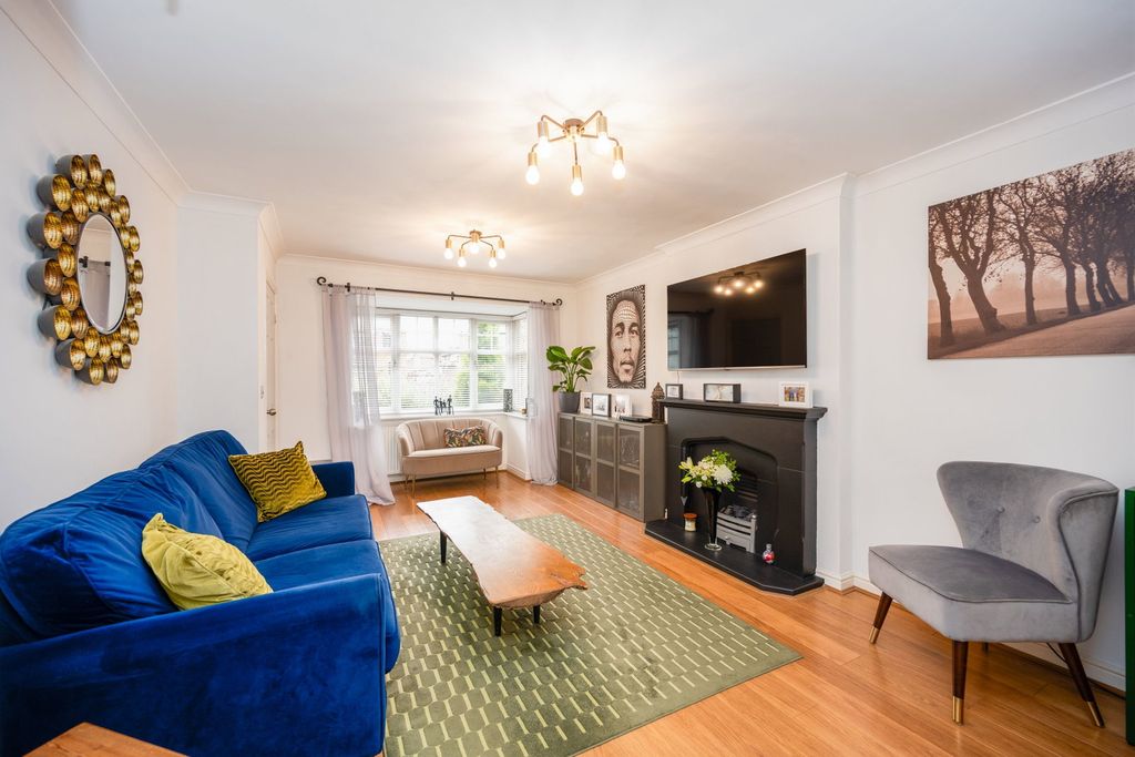 Property photo 2 of 33