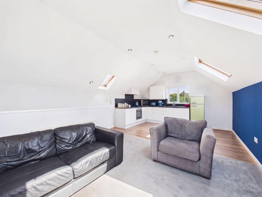 Property photo 2 of 14 Open-Plan Living