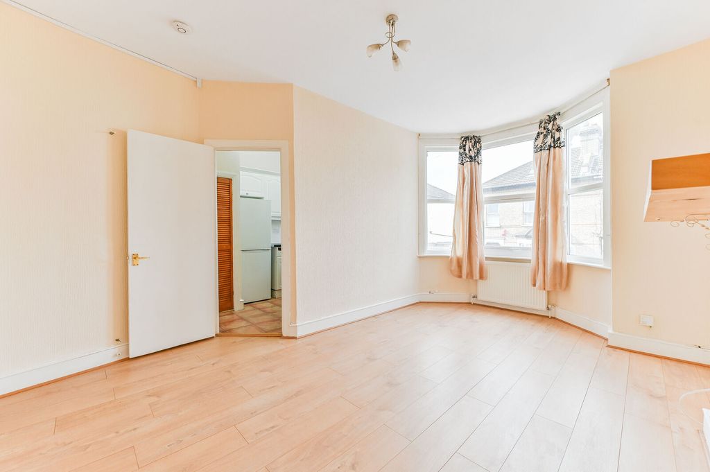 Property photo 2 of 10