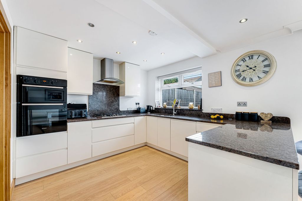 Property photo 3 of 30