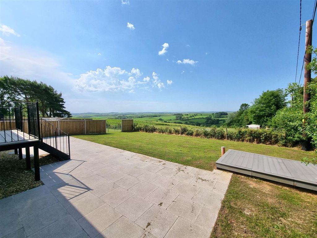 Property photo 2 of 25 Pation &amp; Garden.Jpg