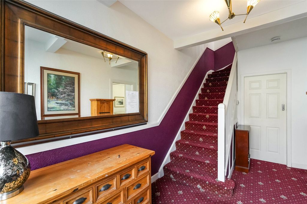Property photo 3 of 22 Entrance Hallway