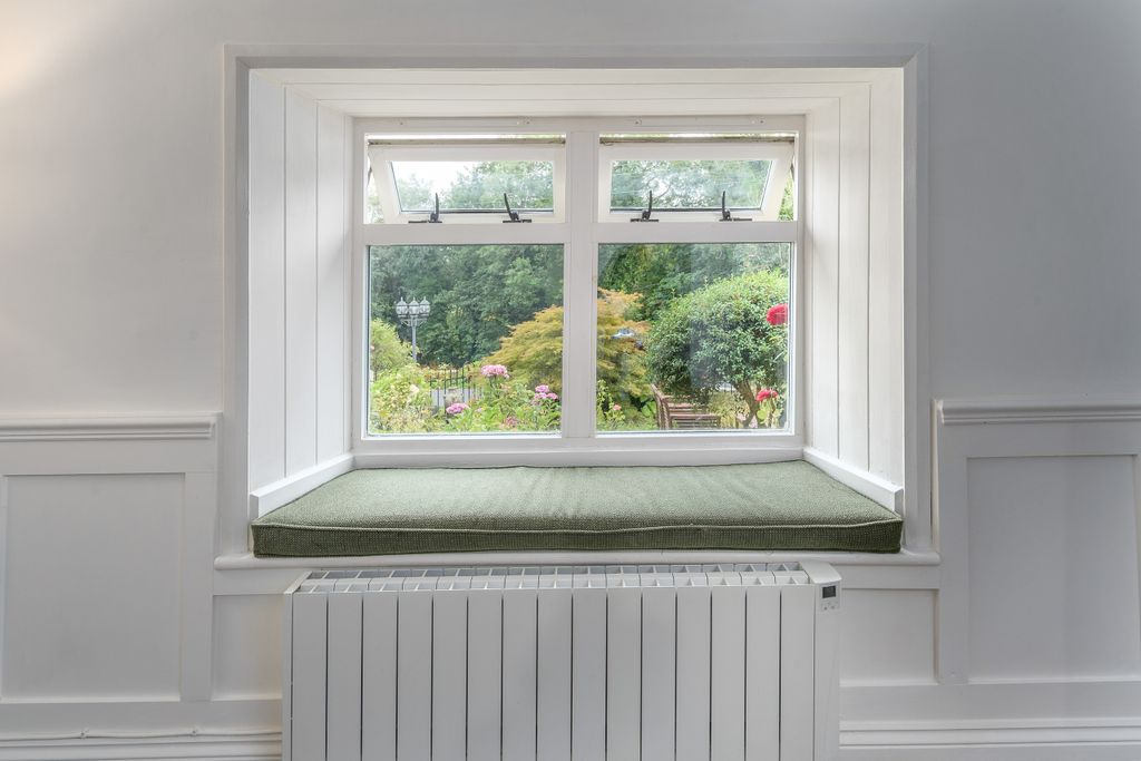 Property photo 3 of 36 Lounge-5