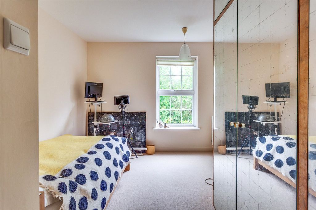 Additional image 9 of 2 bed flat for salePhyllis Court Drive, Henley-On-Thames, Oxfordshire RG9