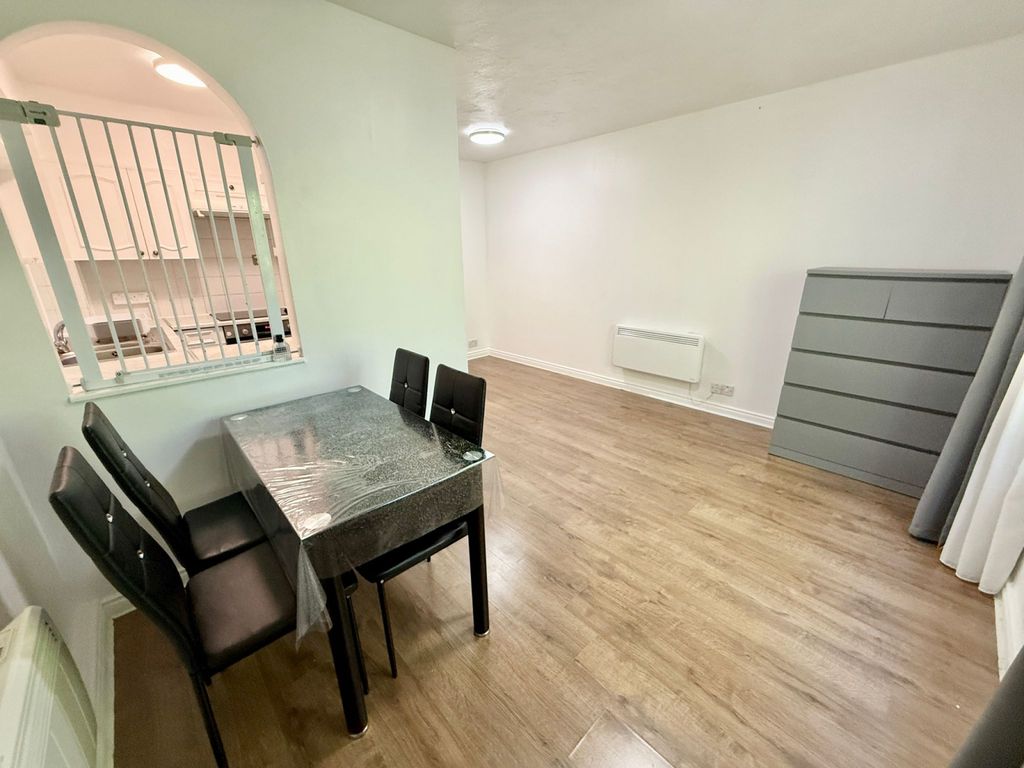 Property photo 3 of 10 Gallery