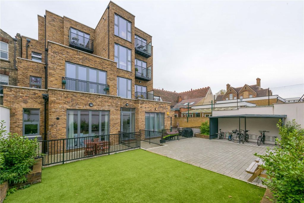 Property photo 2 of 11 Picture No. 12