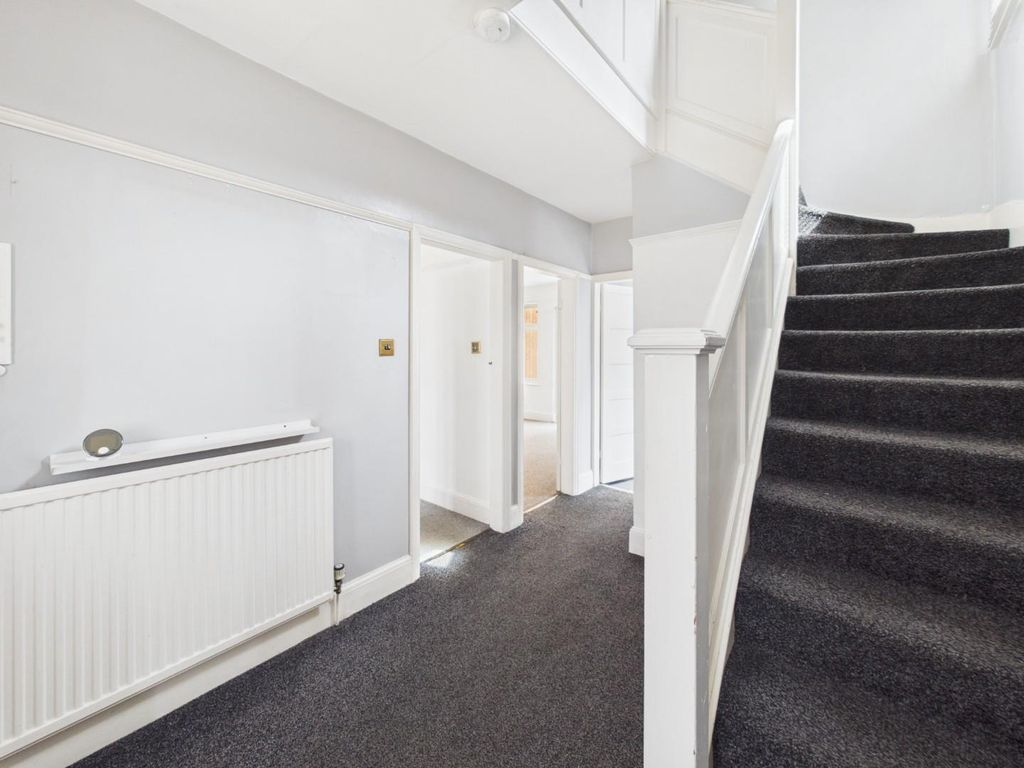Property photo 2 of 20 Entrance Hall