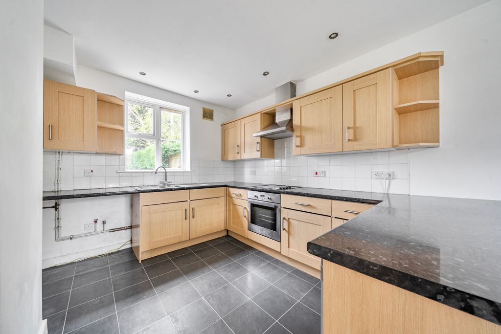 Property photo 2 of 17 14858142