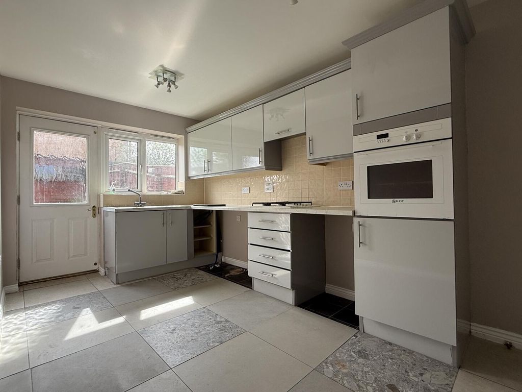 Property photo 3 of 13 Kitchen