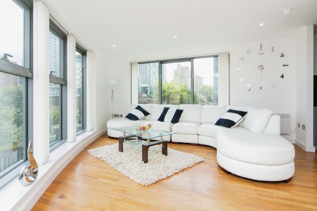 Property photo 1 of 17 Photography