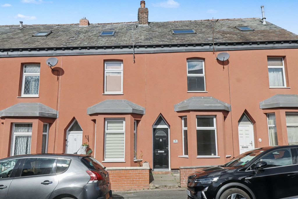 Property photo 1 of 17 3 Fairbairn Street, Horwich, Bolton, Greater Manchester, Bl6 5Nf