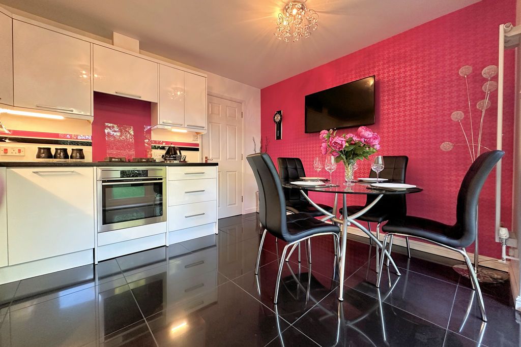 Property photo 3 of 25 Kitchen/Breakfast Room