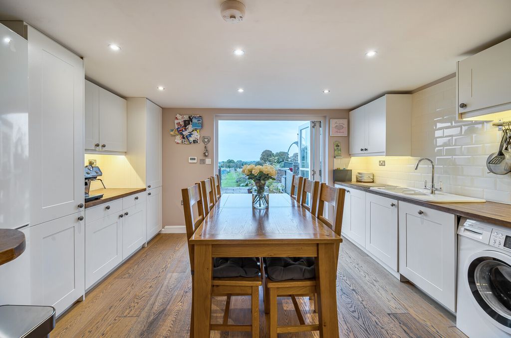 Property photo 3 of 18 Kitchen