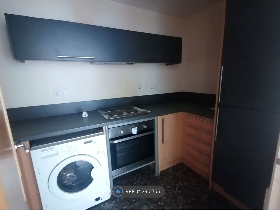 Property photo 2 of 6 Kitchen