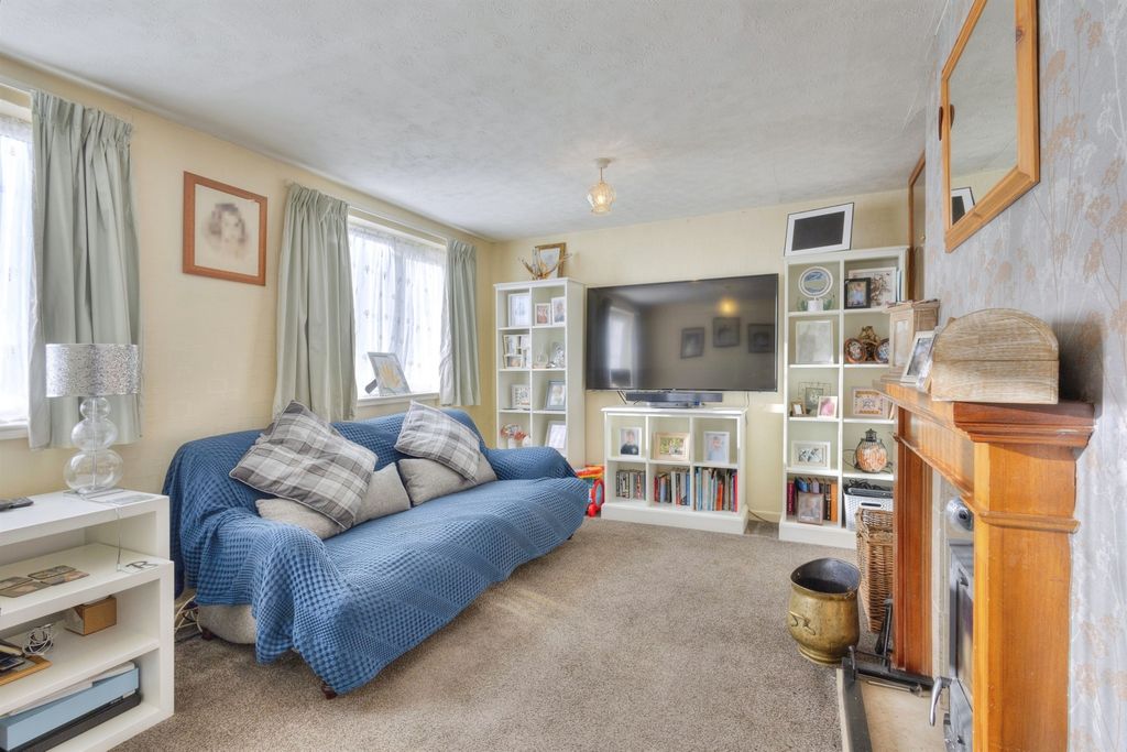 Property photo 2 of 17