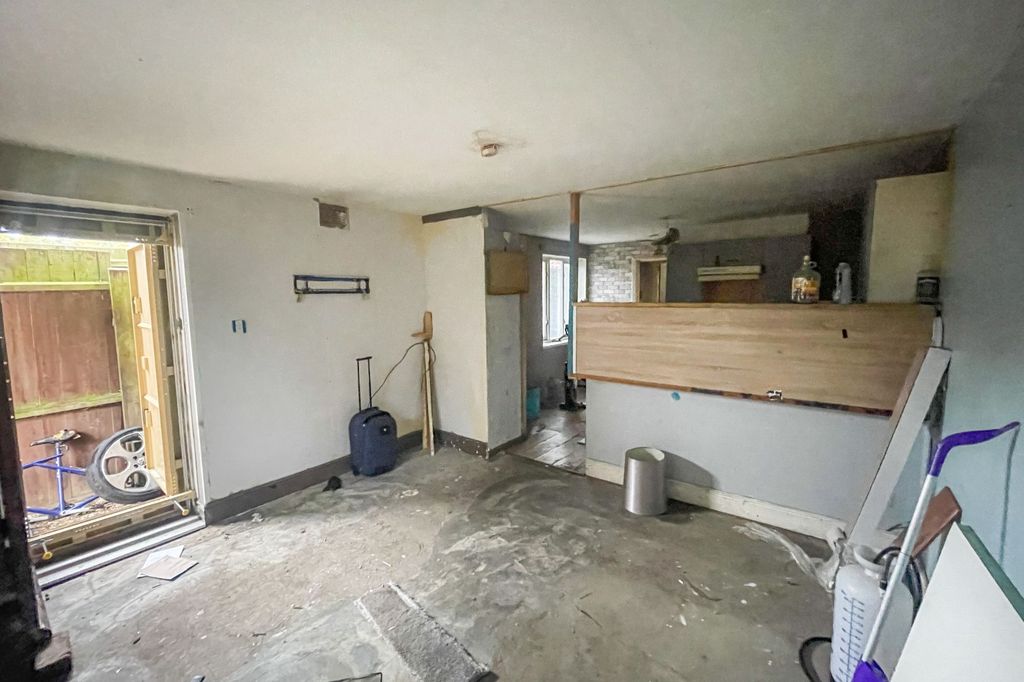 Property photo 3 of 10 11 Chase Court, Thetford, Norfolk, Ip24 3BT